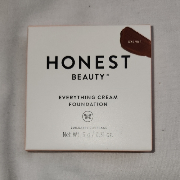 Flawless Brown Foundation for Natural Makeup Finish - Picture 8 of 8